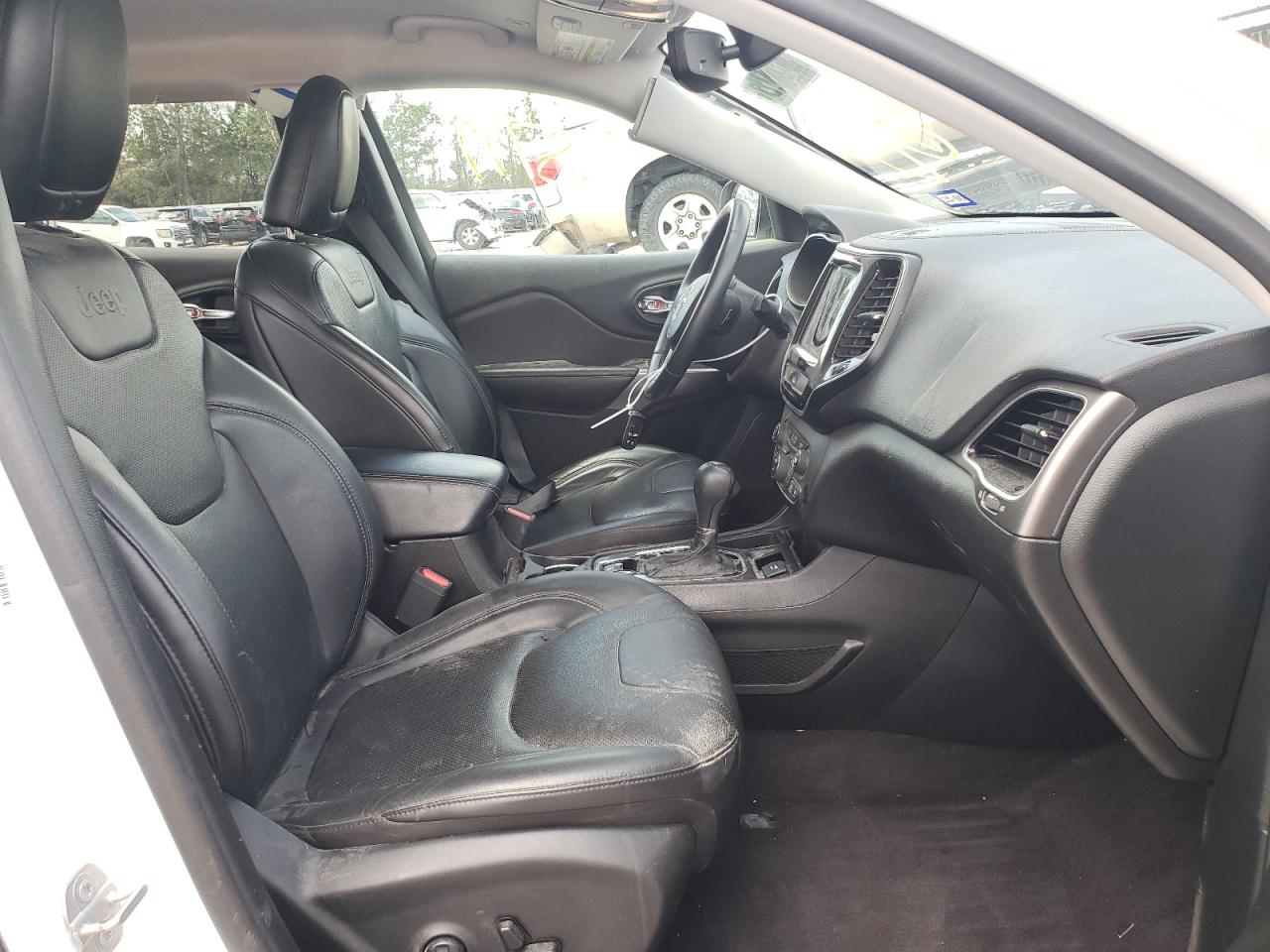 Photo 5 from auction – 2019 JEEP CHEROKEE L with VIN 1C4PJLDB6KD183795