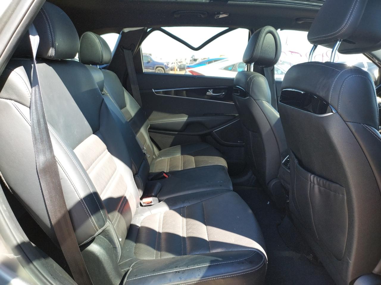 Photo 6 from auction – 2016 KIA SORENTO SX with VIN 5XYPK4A50GG101960