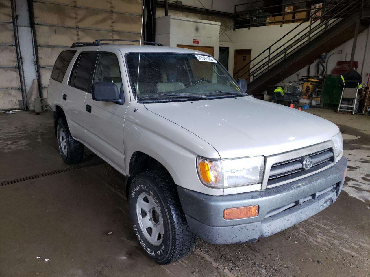 TOYOTA 4RUNNER SR 1996 with VIN JT3HM84R9T0010551 - Photo from auction