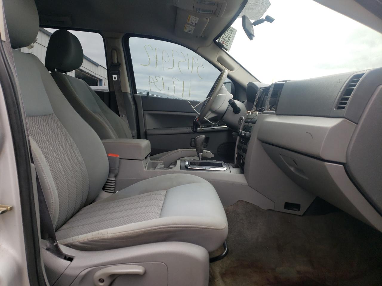 Photo 5 from auction – 2005 JEEP GRAND CHER with VIN 1J4GR48K55C500544