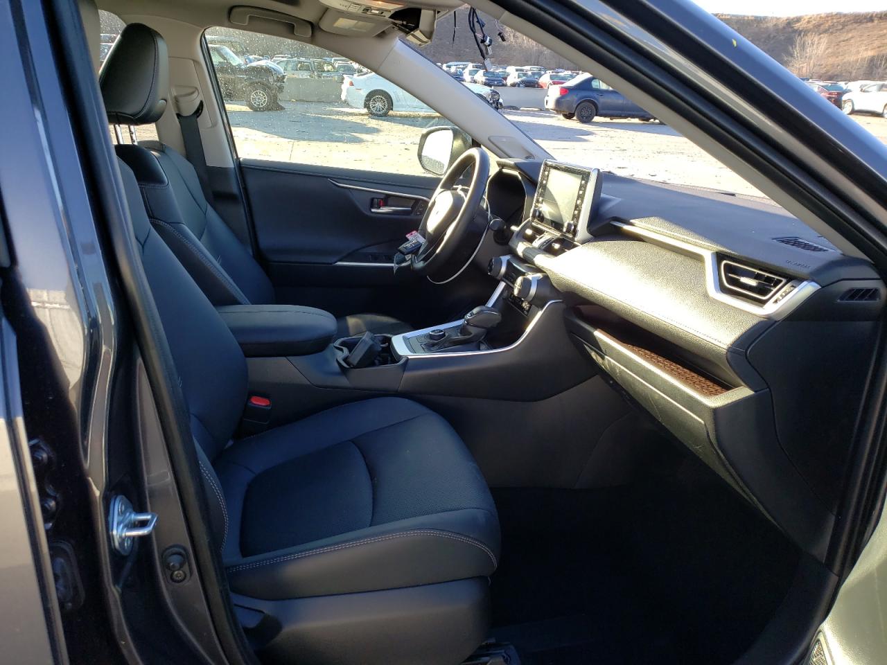 Photo 5 from auction – 2021 TOYOTA RAV4 LIMIT with VIN JTMD6RFV9MJ011201
