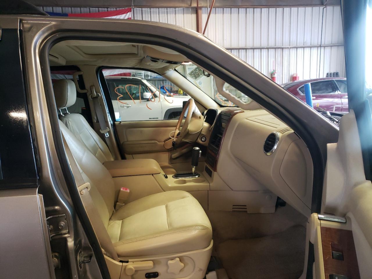 Photo 5 from auction – 2006 FORD EXPLORER E with VIN 1FMEU74E06UA44179