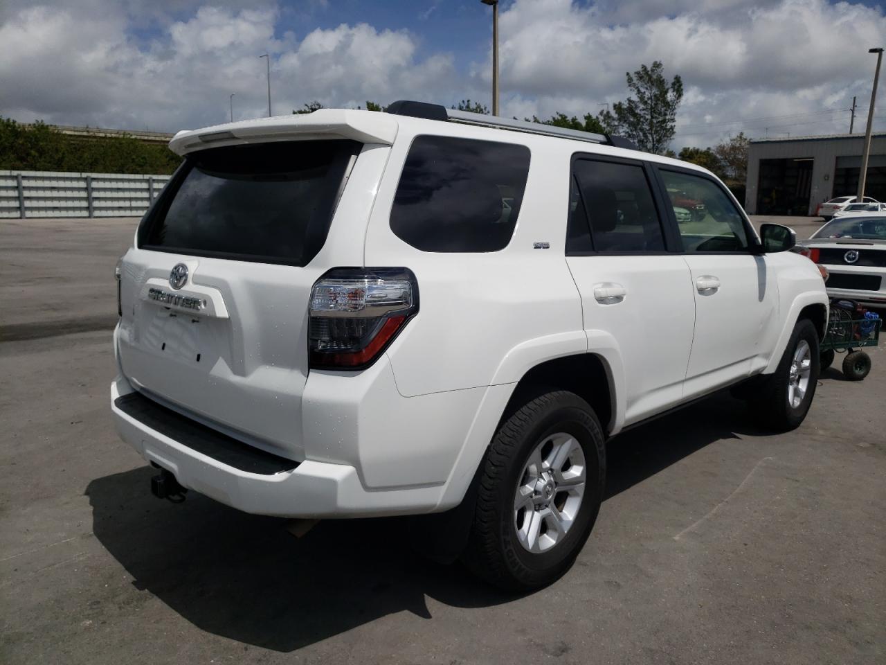Photo 4 from auction – 2021 TOYOTA 4RUNNER SR with VIN JTEEU5JR9M5233366