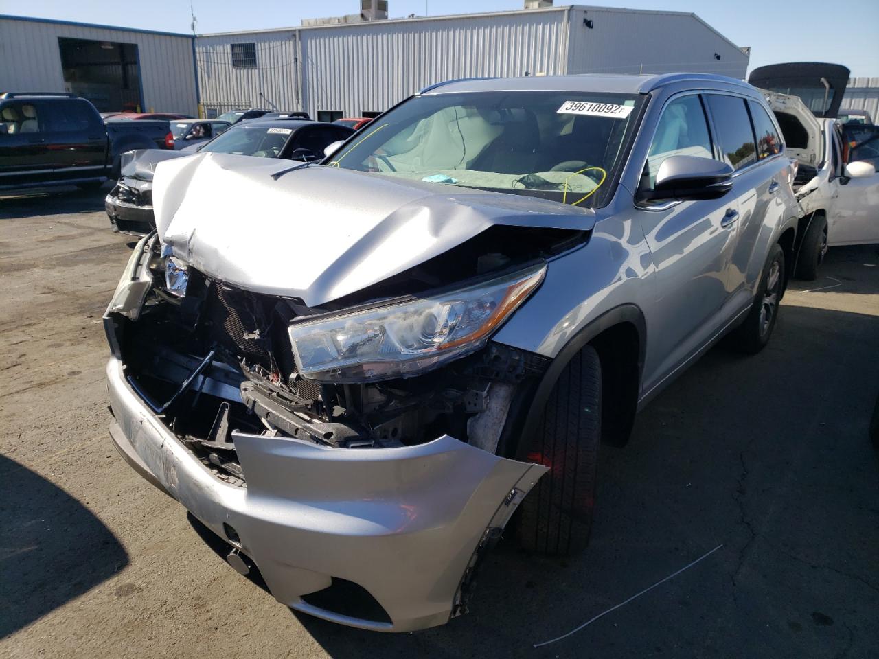 Photo 2 from auction – 2015 TOYOTA HIGHLANDER with VIN 5TDJKRFH1FS199601
