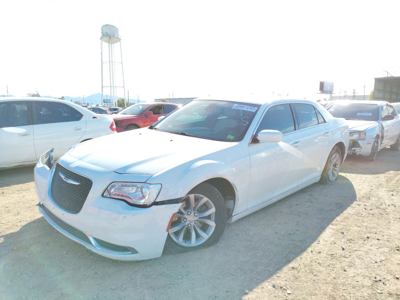 Photo 2 from auction – 2015 CHRYSLER 300 LIMITE with VIN 2C3CCAAG1FH802118
