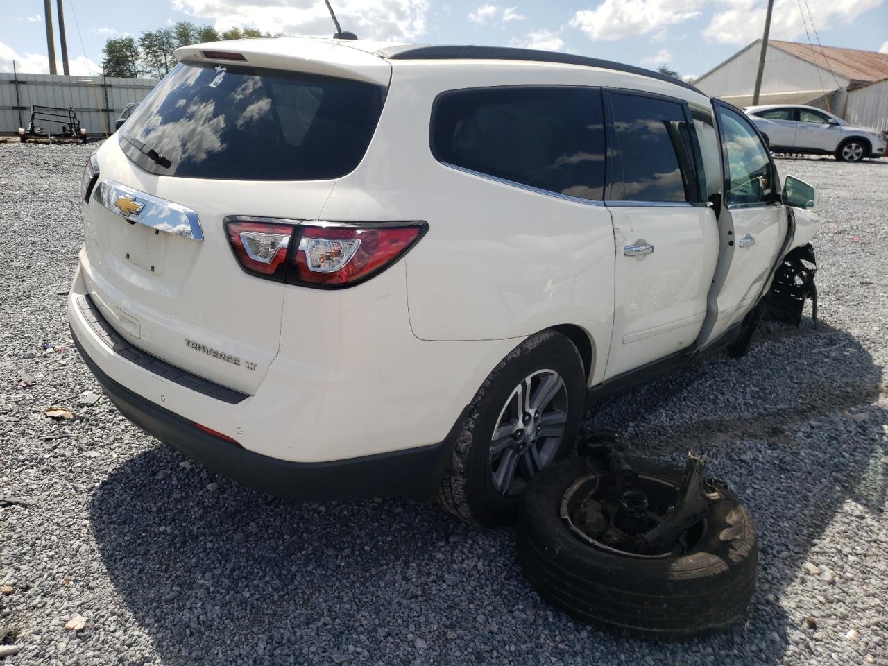 Photo 4 from auction – 2015 CHEVROLET TRAVERSE L with VIN 1GNKRGKD1FJ122903