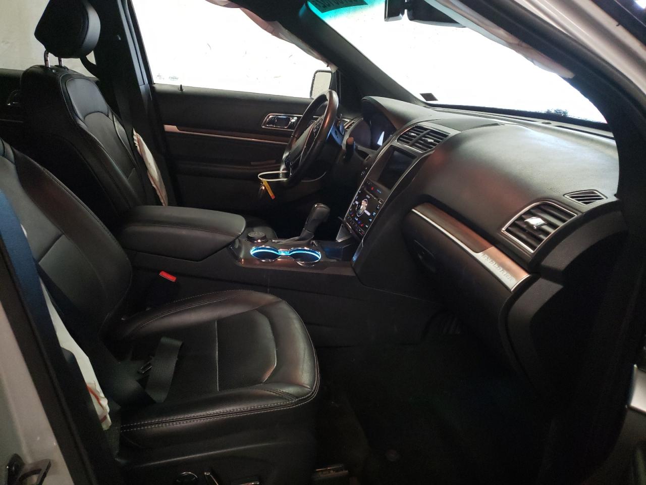 Photo 5 from auction – 2017 FORD EXPLORER L with VIN 1FM5K8F88HGB05072