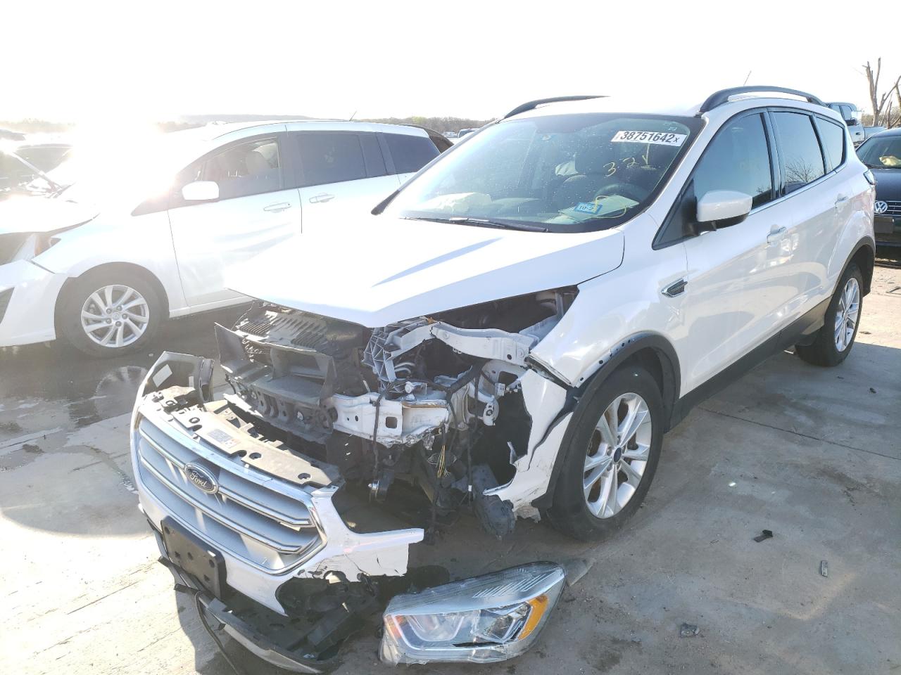 Photo 2 from auction – 2017 FORD ESCAPE SE with VIN 1FMCU0GD4HUE34707