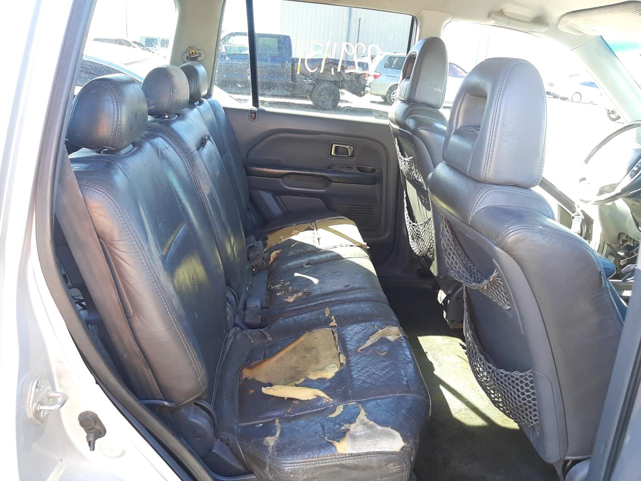 Photo 6 from auction – 2004 HONDA PILOT EXL with VIN 2HKYF18744H561089