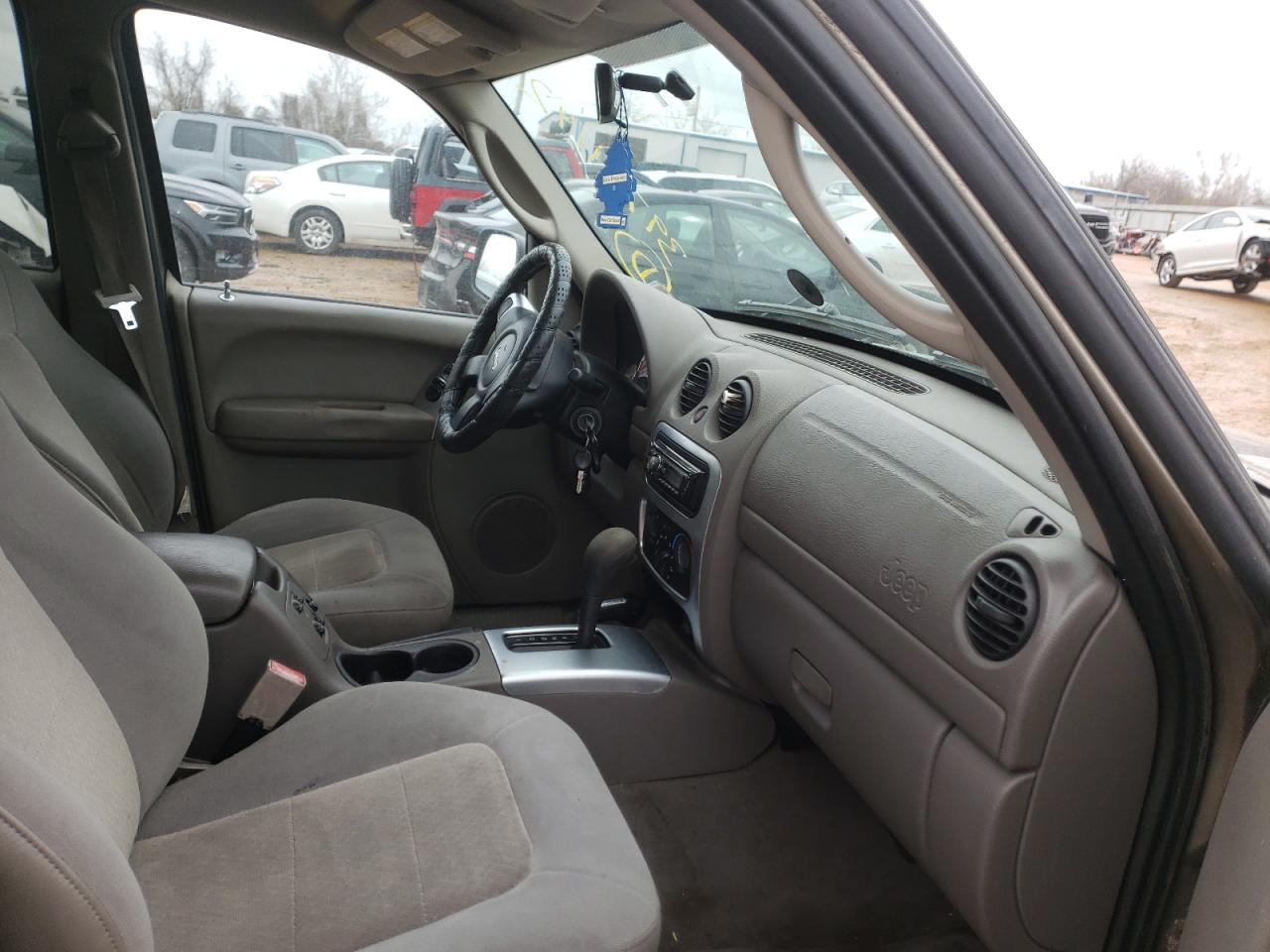 Photo 5 from auction – 2003 JEEP LIBERTY with VIN 1J4GL58K93W622004