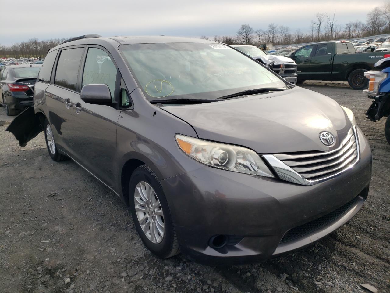 TOYOTA SIENNA XLE 2011 with VIN 5TDYK3DC5BS048466 - Photo from auction