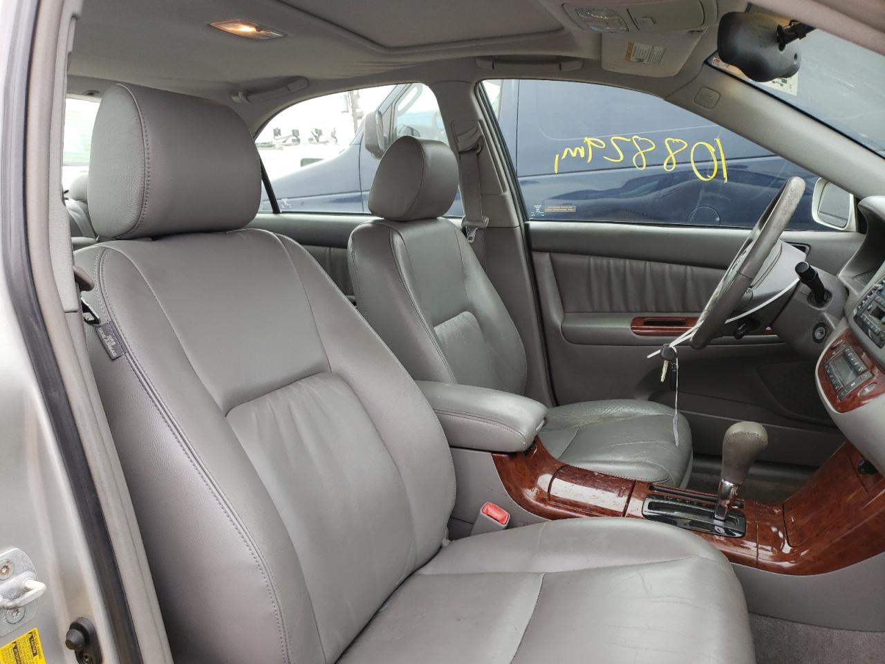 Photo 5 from auction – 2005 TOYOTA CAMRY LE with VIN 4T1BF30K05U087324
