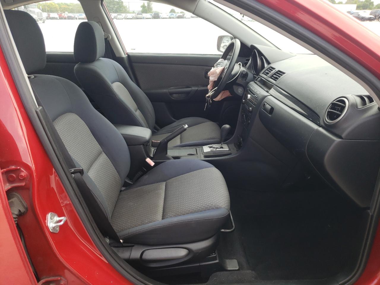 Photo 5 from auction – 2004 MAZDA 3 I with VIN JM1BK12FX41195583