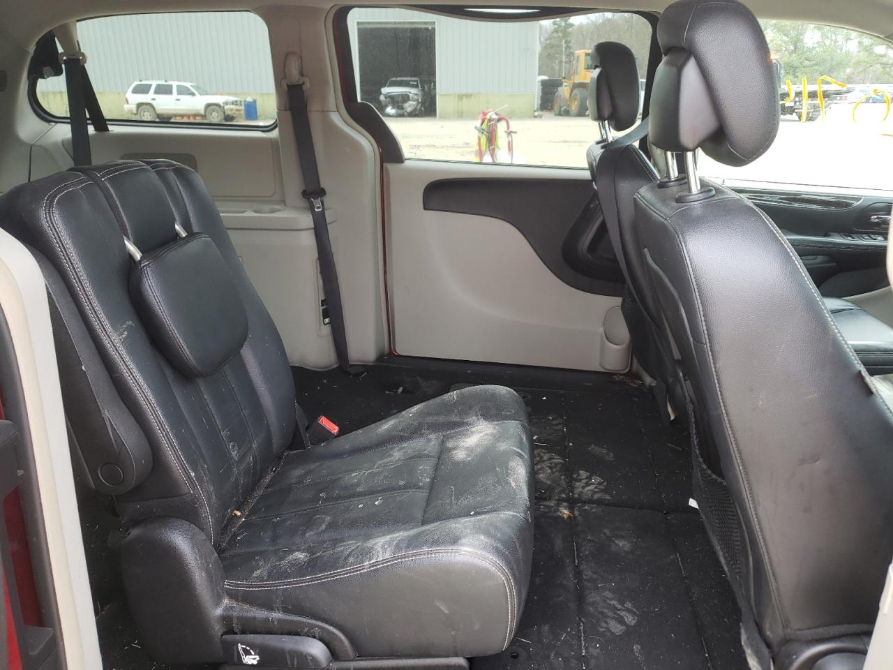 Photo 6 from auction – 2016 CHRYSLER TOWN & COU with VIN 2C4RC1BG2GR231769