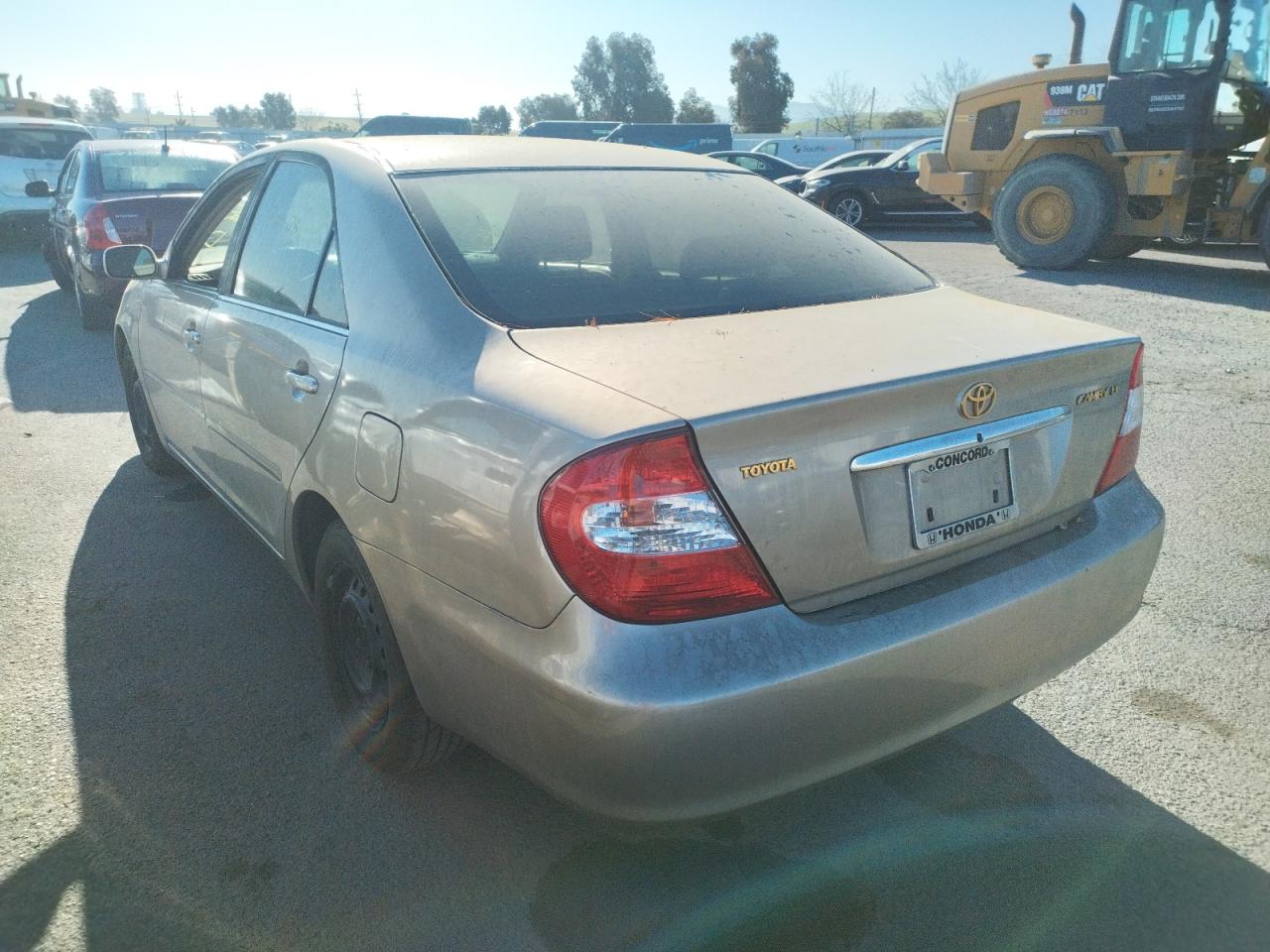 Photo 3 from auction – 2002 TOYOTA CAMRY LE with VIN JTDBE32K220101747