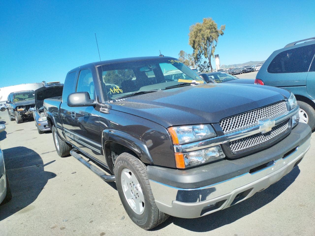 CHEVROLET SILVERADO 2004 with VIN 2GCEK19TX41240556 - Photo from auction