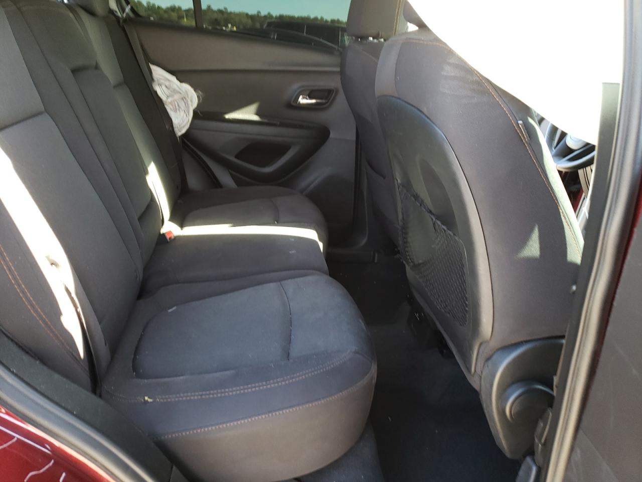 Photo 6 from auction – 2017 CHEVROLET TRAX with VIN 3GNCJLSB2HL143354