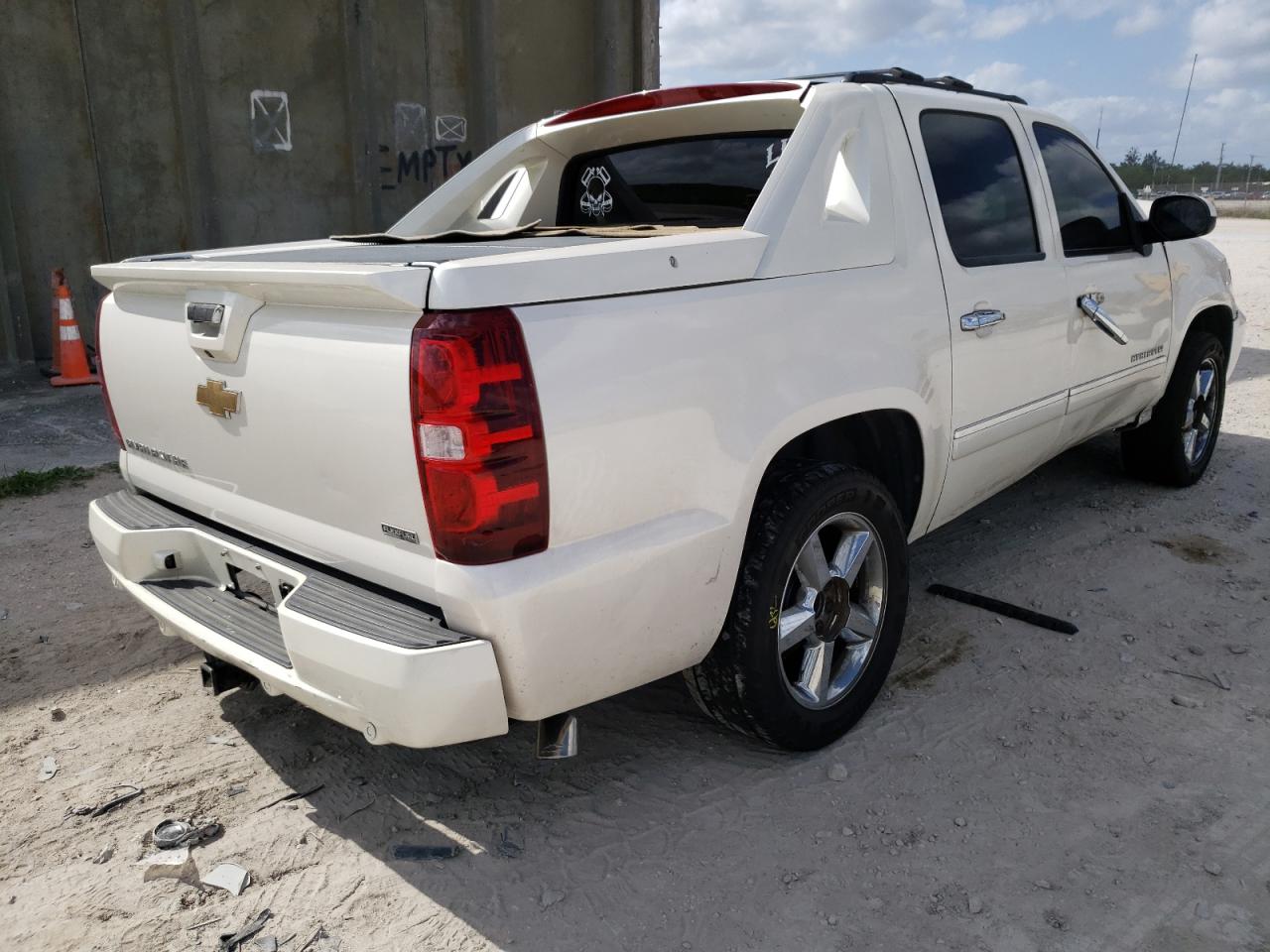 Photo 4 from auction – 2011 CHEVROLET AVALANCHE with VIN 3GNMCGE00BG387942