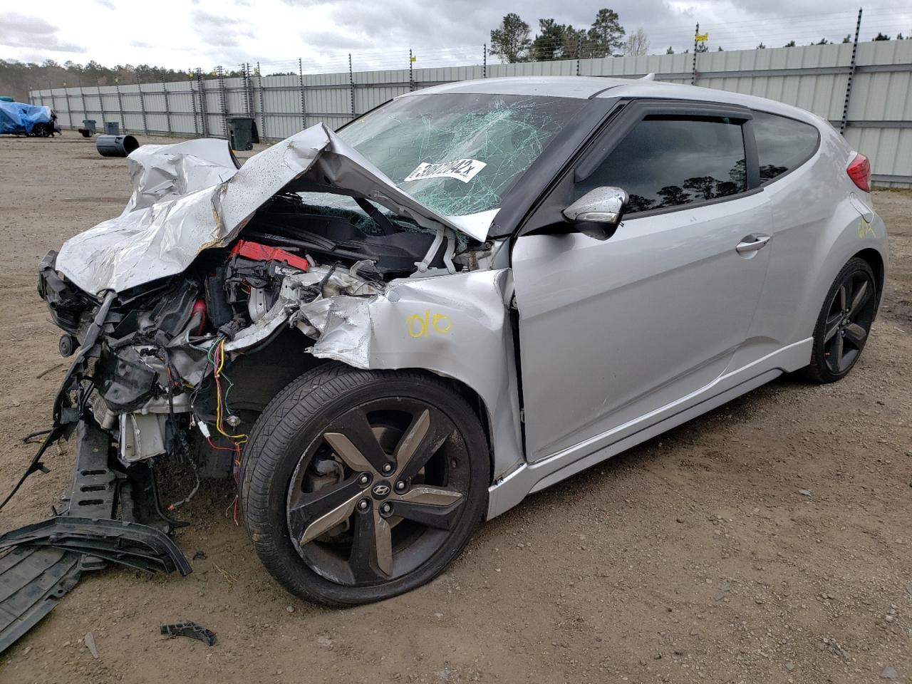 Photo 2 from auction – 2015 HYUNDAI VELOSTER T with VIN KMHTC6AE1FU228264