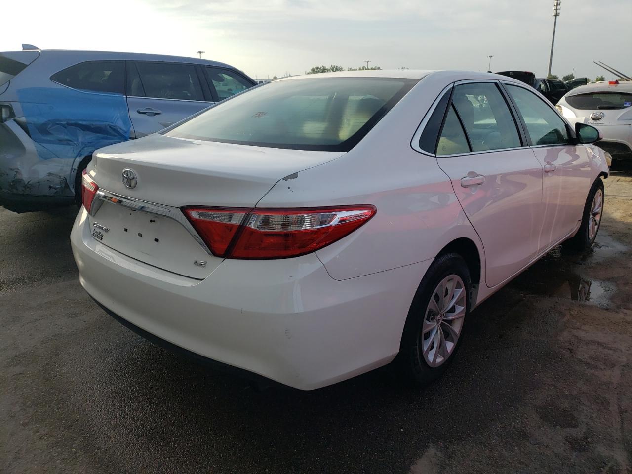 Photo 4 from auction – 2015 TOYOTA CAMRY LE with VIN 4T4BF1FK7FR478411