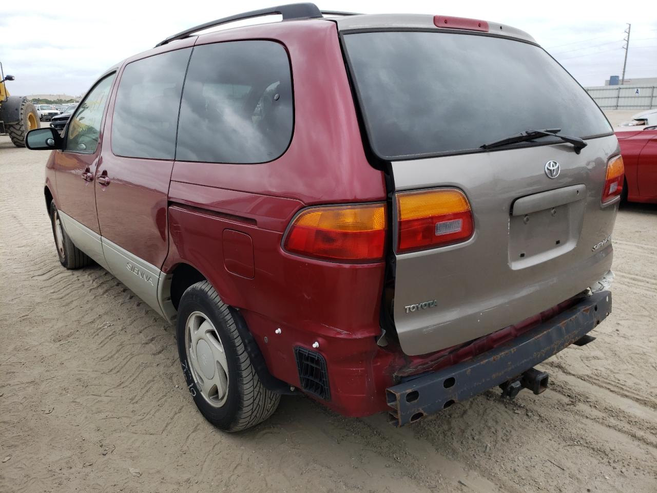 Photo 3 from auction – 1998 TOYOTA SIENNA LE with VIN 4T3ZF13C8WU043684