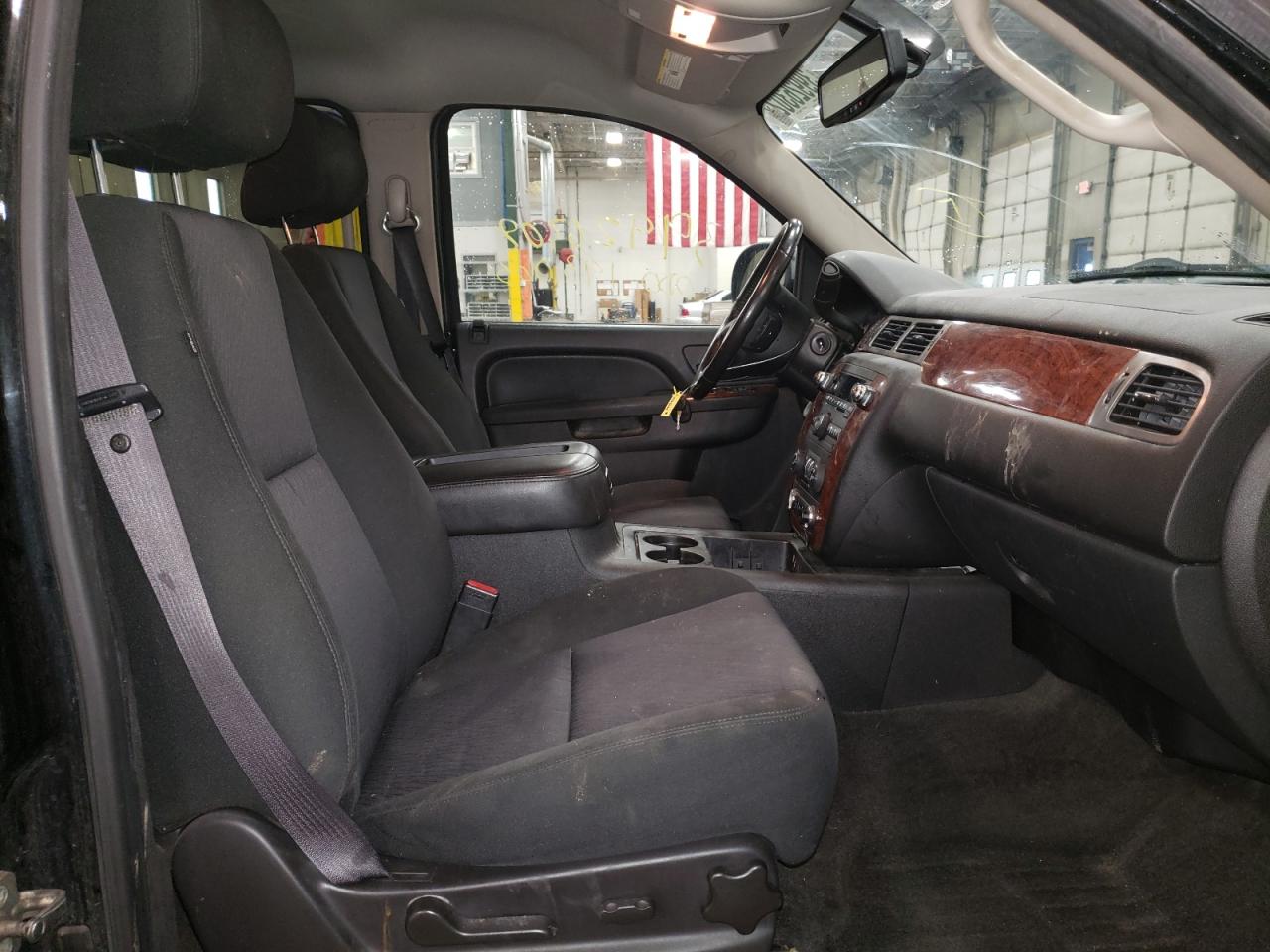 Photo 5 from auction – 2011 CHEVROLET AVALANCHE with VIN 3GNTKEE34BG383437