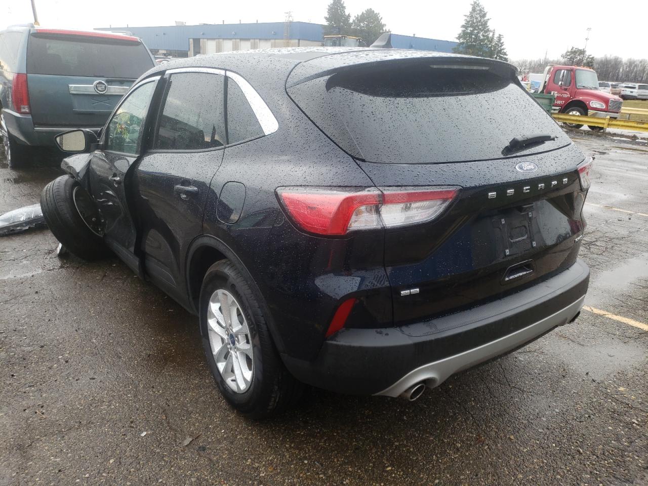 Photo 3 from auction – 2021 FORD ESCAPE SE with VIN 1FMCU9G64MUB22547