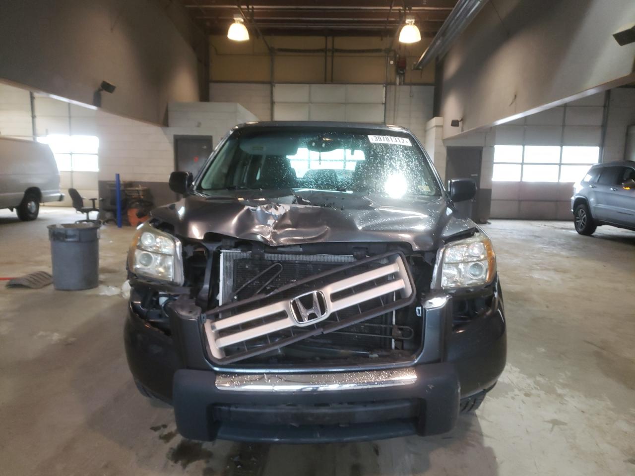 Photo 9 from auction – 2006 HONDA PILOT LX with VIN 2HKYF18126H532463