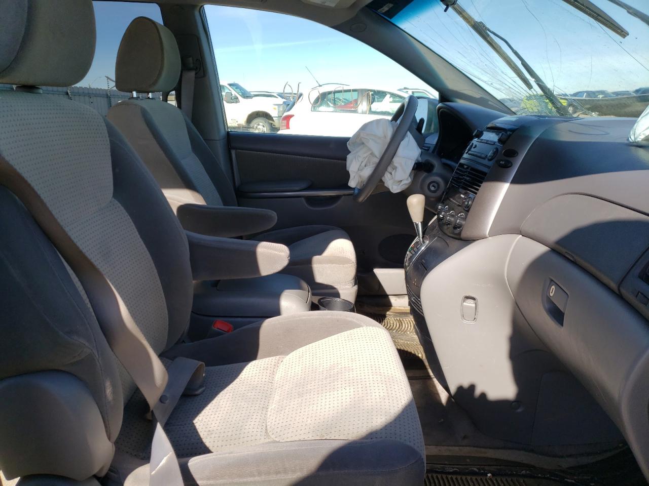 Photo 5 from auction – 2009 TOYOTA SIENNA LE with VIN 5TDZK23C19S285045