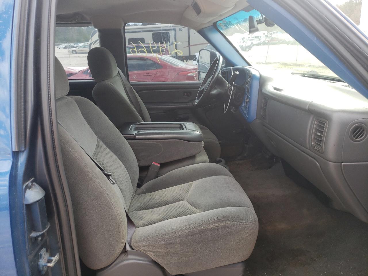 Photo 5 from auction – 2004 CHEVROLET SILVERADO with VIN 1GCEC19T04E389568