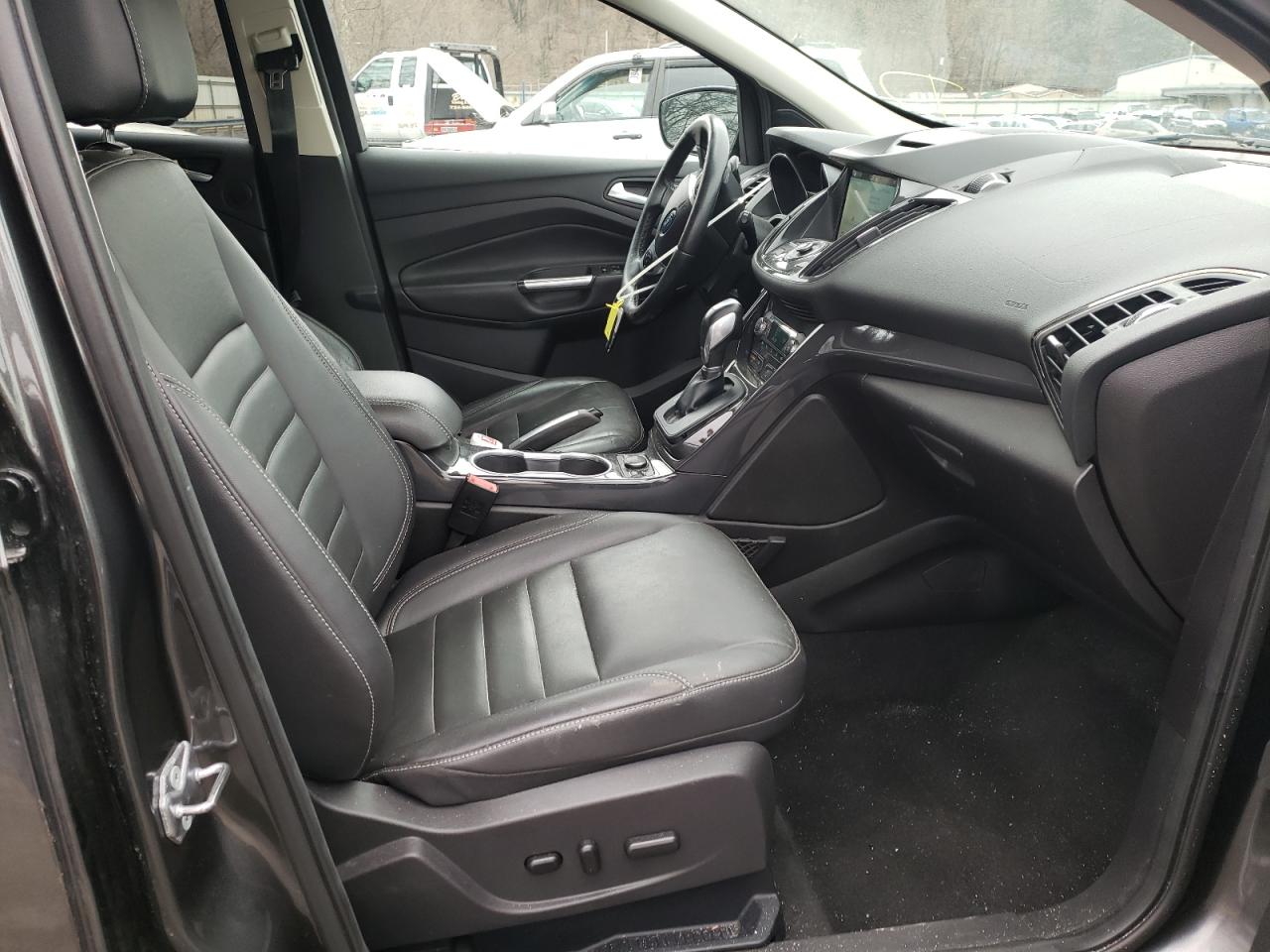 Photo 5 from auction – 2016 FORD ESCAPE with VIN 1FMCU9J92GUB57109