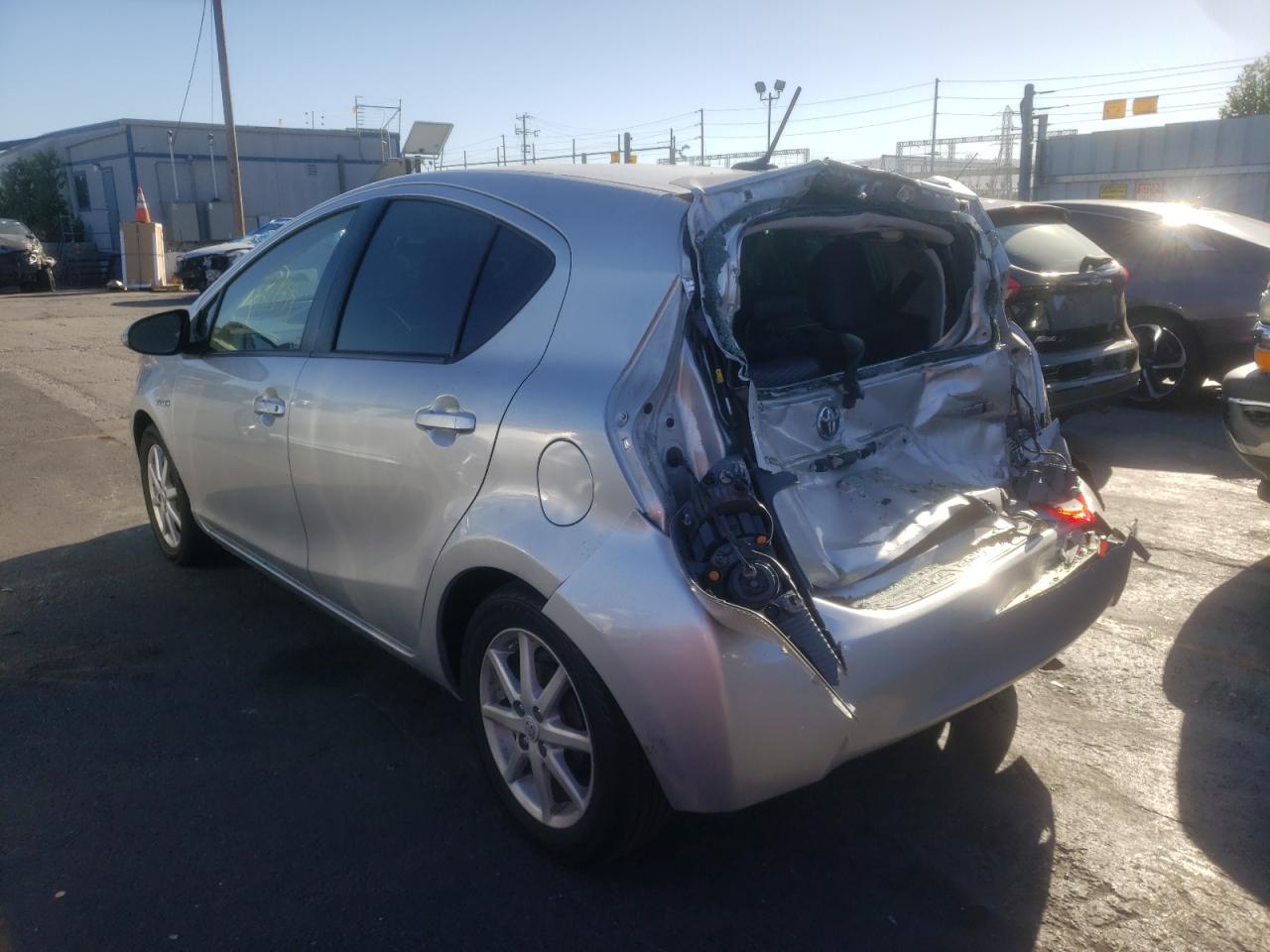 Photo 3 from auction – 2012 TOYOTA PRIUS C with VIN JTDKDTB3XC1023774