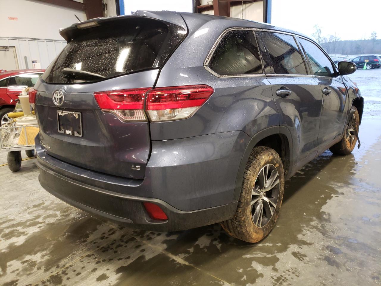 Photo 4 from auction – 2018 TOYOTA HIGHLANDER with VIN 5TDZZRFH0JS257852