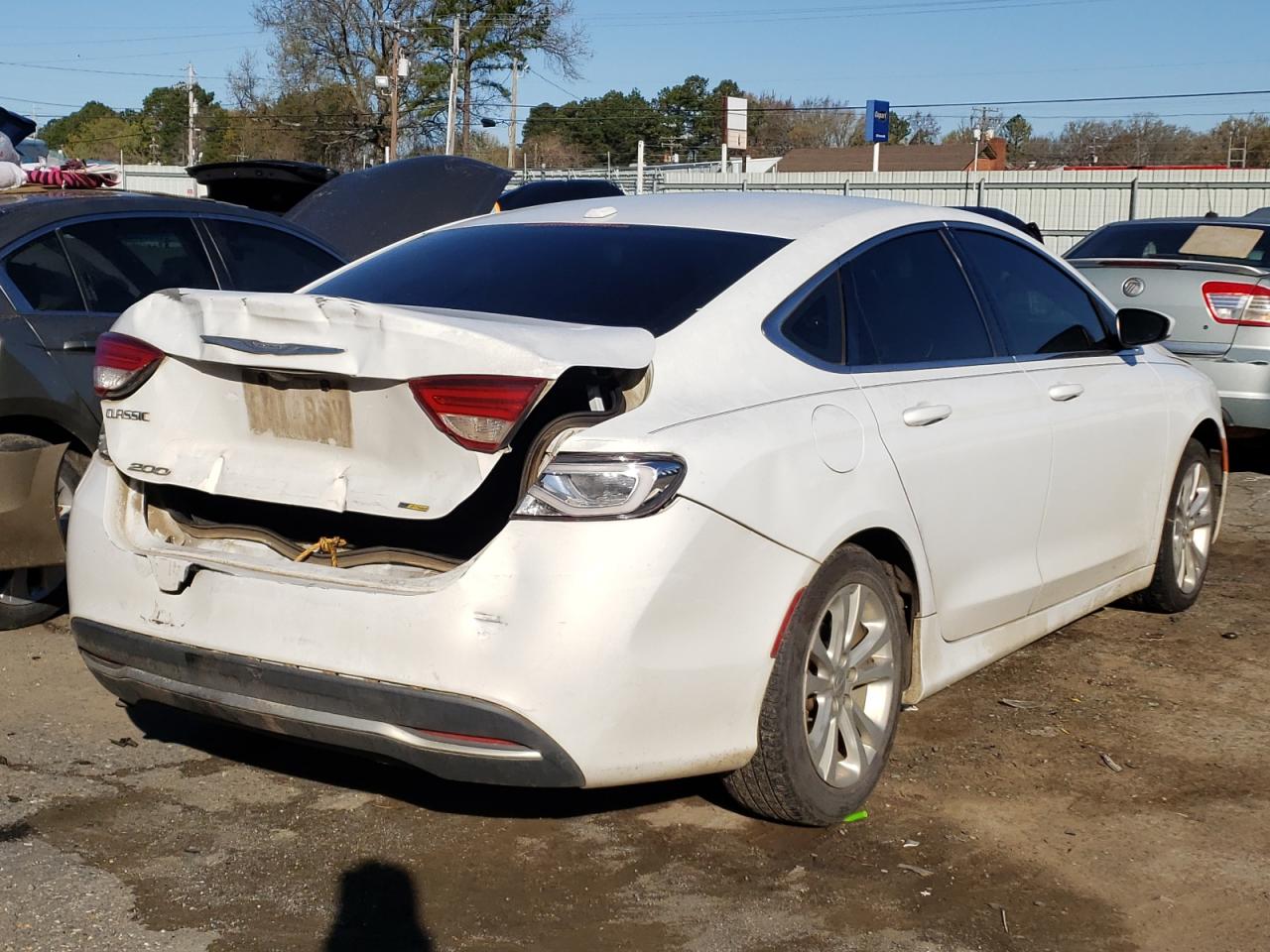 Photo 4 from auction – 2015 CHRYSLER 200 LIMITE with VIN 1C3CCCAB3FN593939