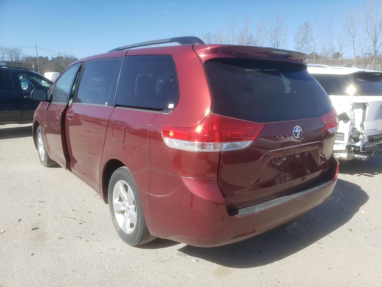 Photo 3 from auction – 2013 TOYOTA SIENNA LE with VIN 5TDKK3DC6DS379212