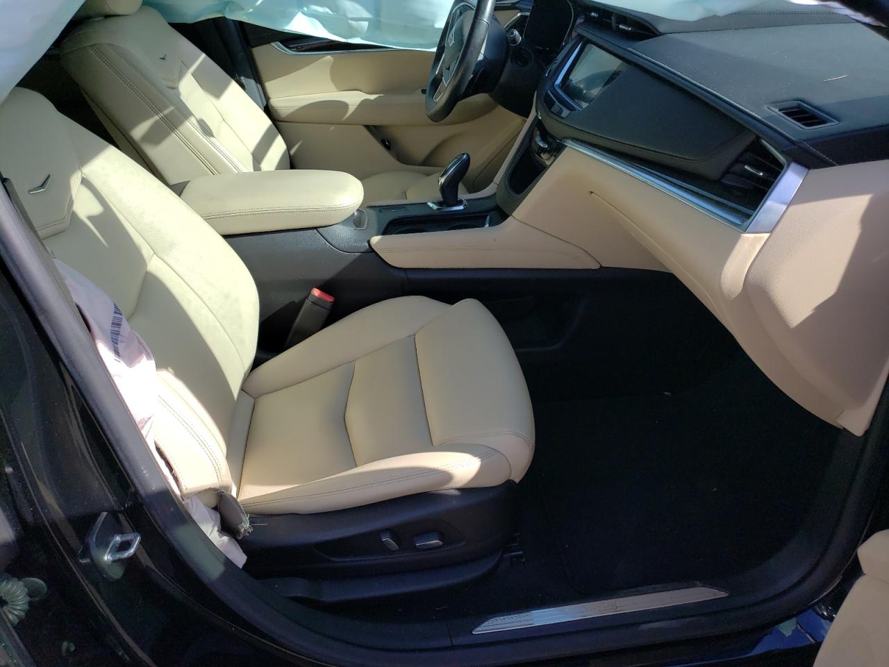 Photo 5 from auction – 2017 CADILLAC XT5 with VIN 1GYKNARS9HZ214992