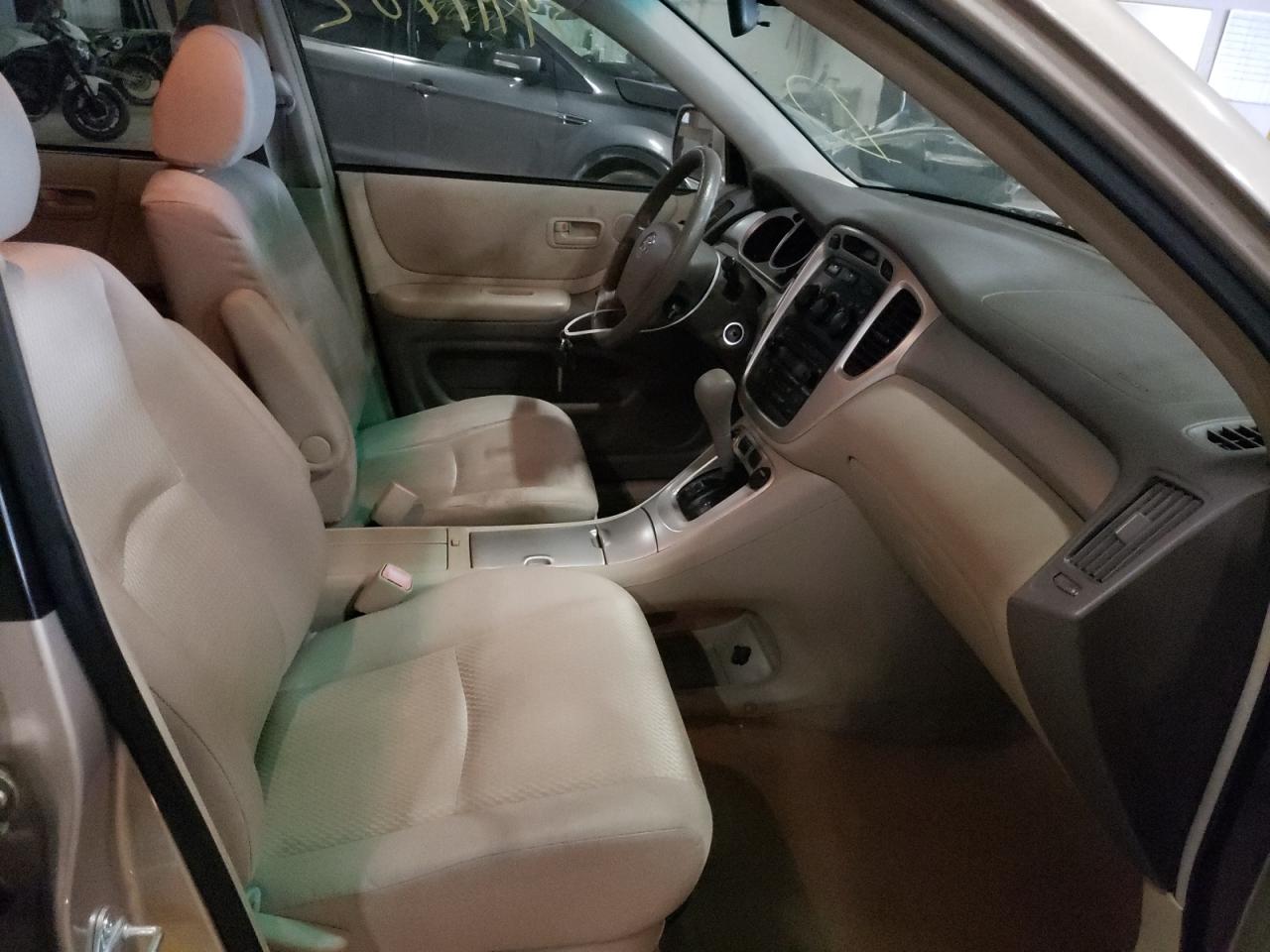 Photo 5 from auction – 2005 TOYOTA HIGHLANDER with VIN JTEGP21A350087375