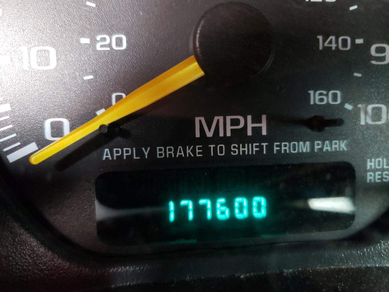 Photo 8 from auction – 2000 CHEVROLET SILVERADO with VIN 1GCGK29U2YE398000