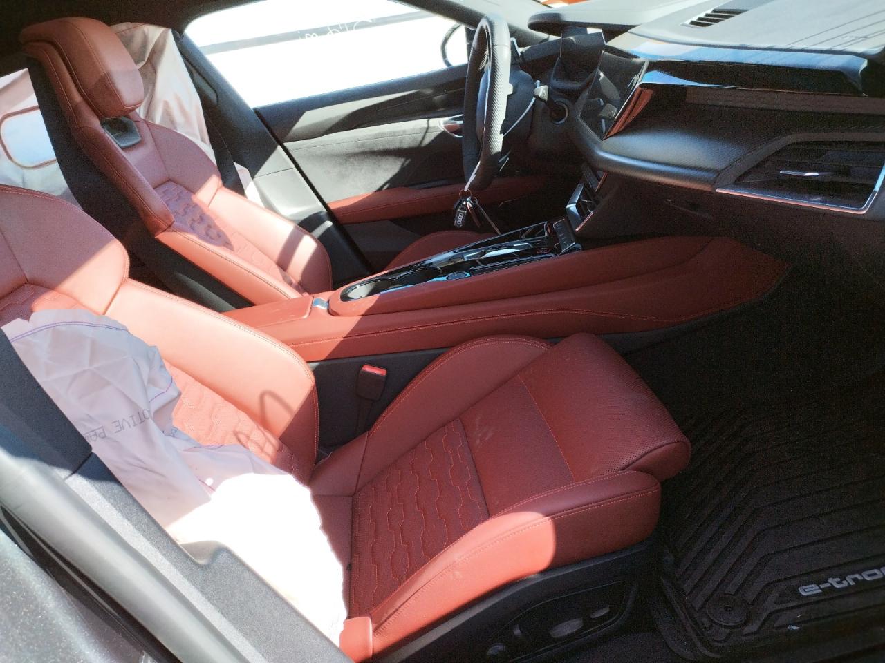 Photo 5 from auction – 2022 AUDI E-TRON GT with VIN WAUEJBFW5N7005300