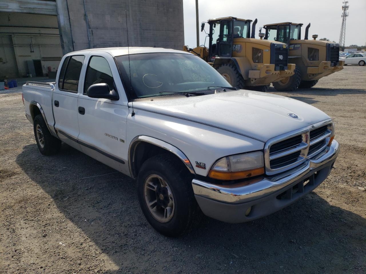 DODGE DAKOTA QUA 2000 with VIN 1B7GL2AX8YS775174 - Photo from auction