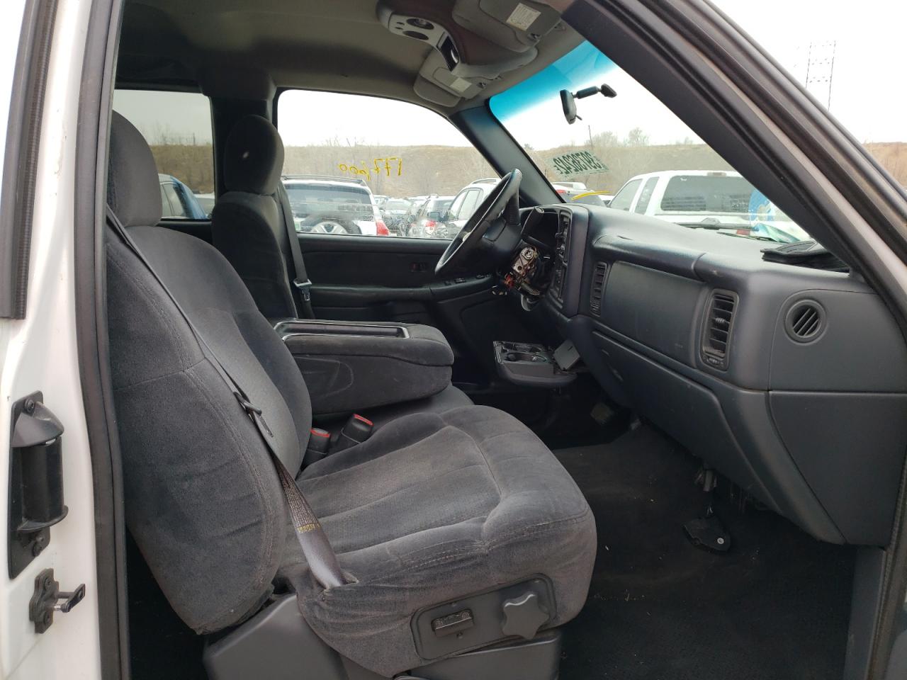 Photo 5 from auction – 2000 CHEVROLET SILVERADO with VIN 1GCGK29U2YE398000