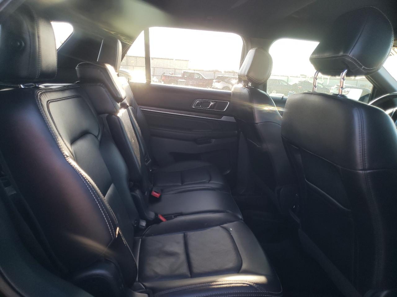Foto 6 de la subasta – 2017 FORD EXPLORER L con VIN 1FM5K8F85HGC35987