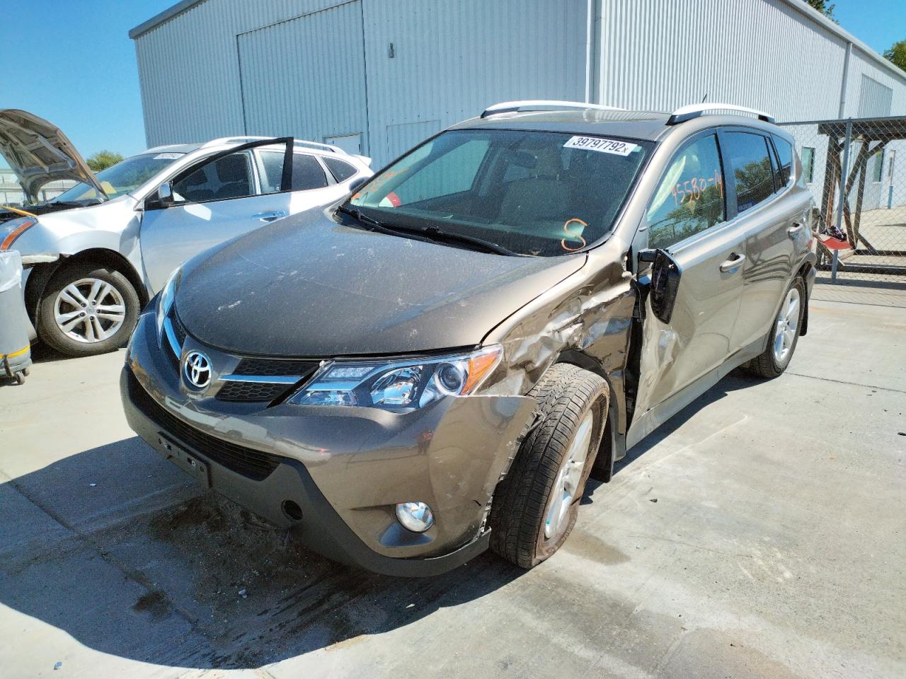 Zdjęcie 2 z aukcji – 2014 TOYOTA RAV4 XLE z VIN JTMRFREV2ED084398