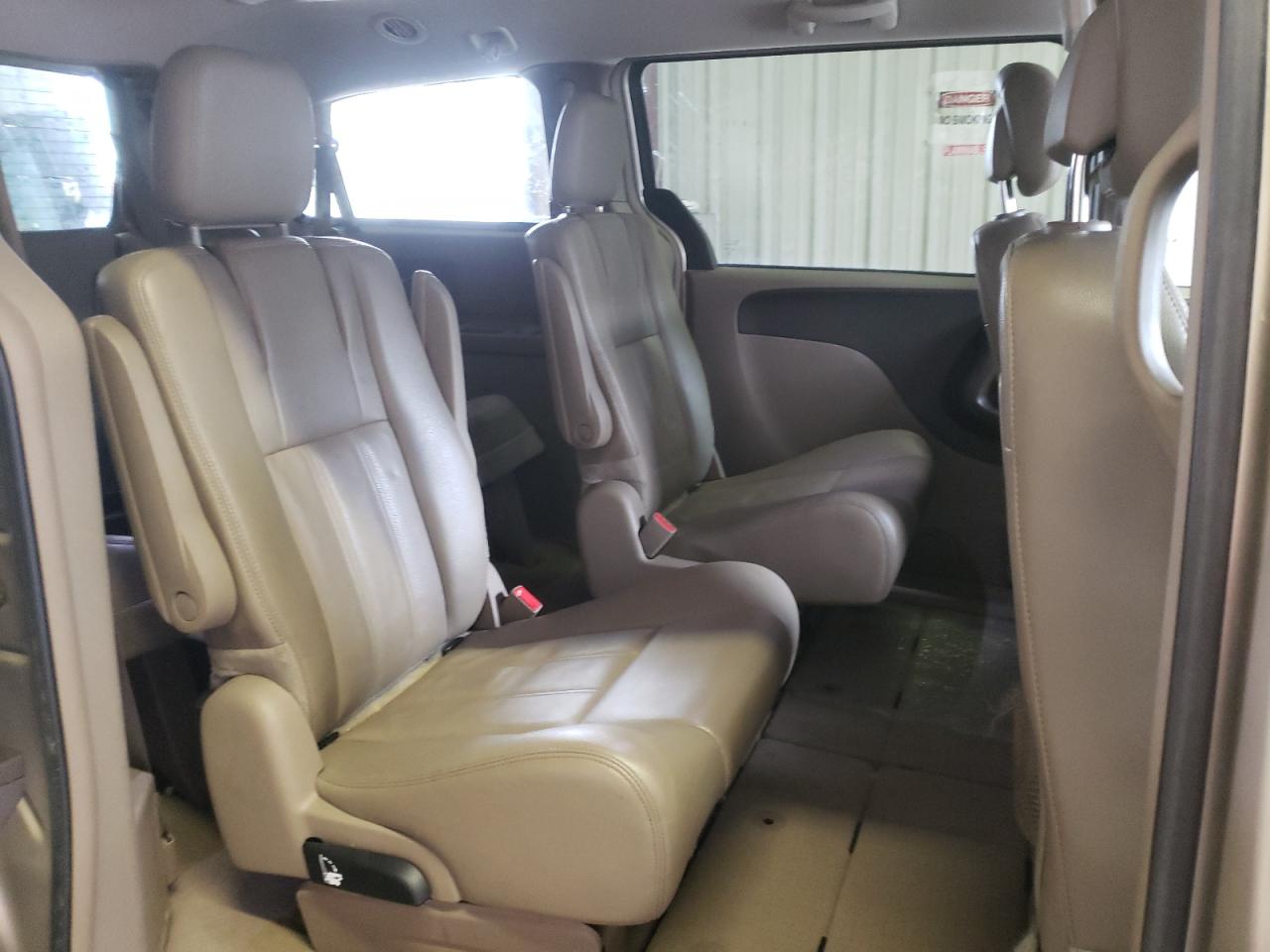 Photo 6 from auction – 2014 CHRYSLER TOWN & COU with VIN 2C4RC1BG0ER113152