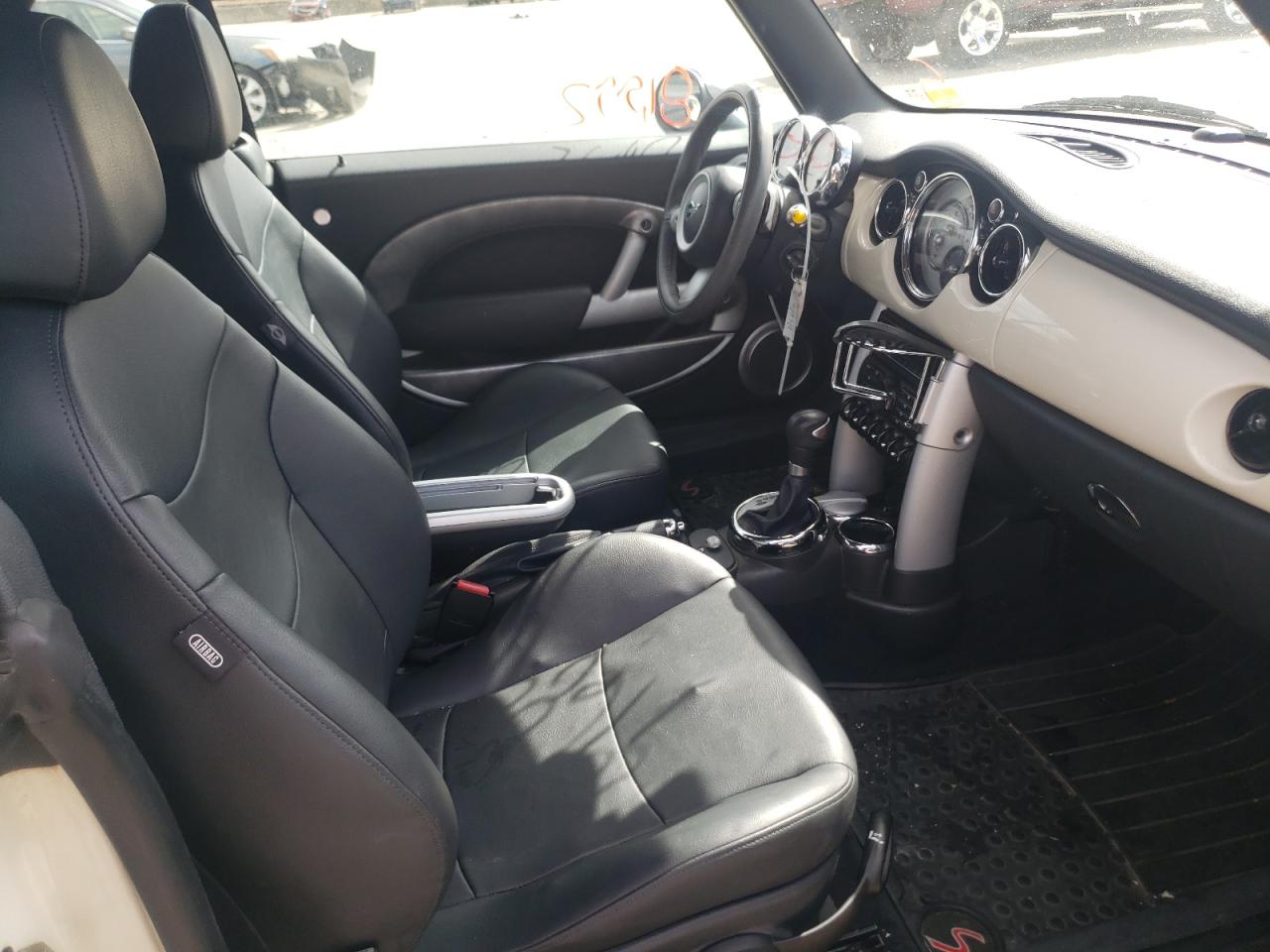 Photo 5 from auction – 2006 MINI COOPER S with VIN WMWRH33506TK59696