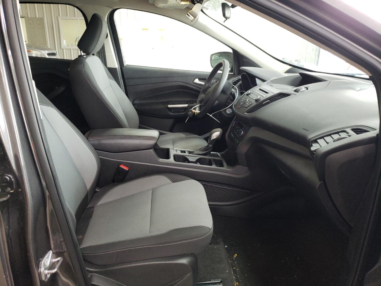 Photo 5 from auction – 2018 FORD ESCAPE SE with VIN 1FMCU9GD7JUA53783