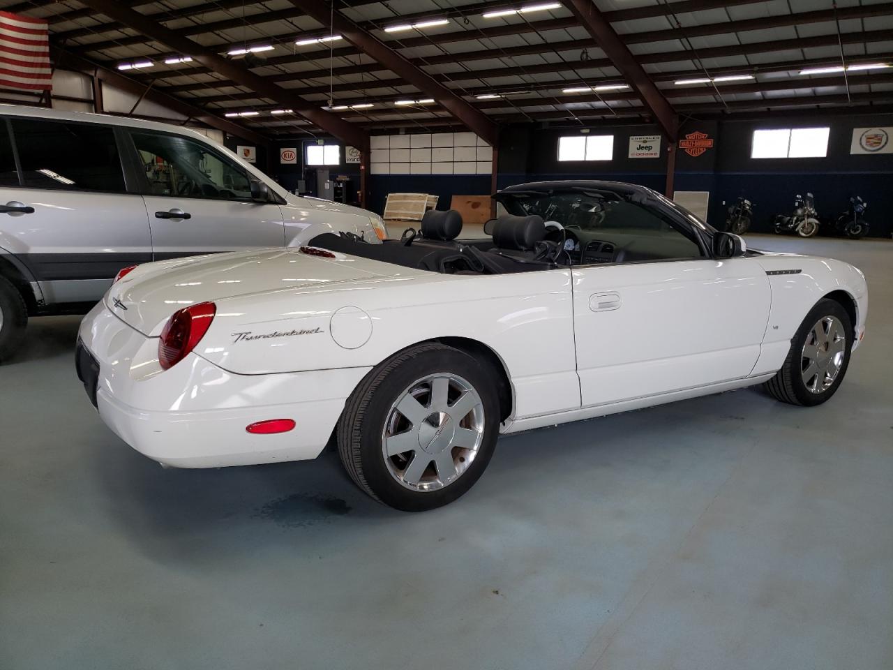 Photo 9 from auction – 2003 FORD THUNDERBIR with VIN 1FAHP60A33Y112328
