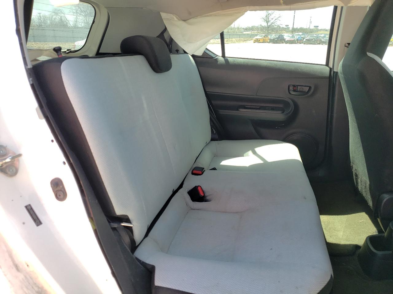 Photo 6 from auction – 2016 TOYOTA PRIUS C with VIN JTDKDTB30G1132167