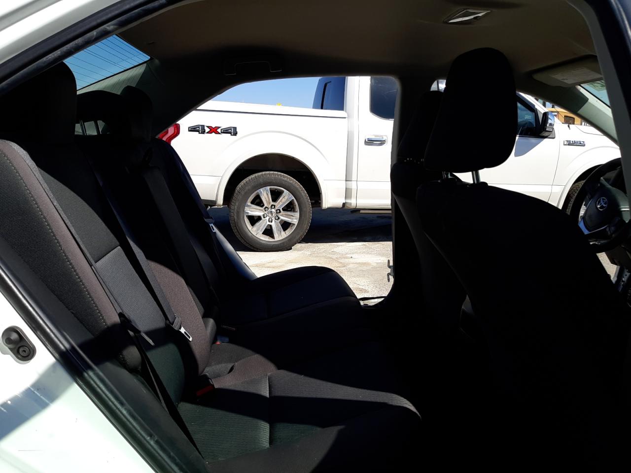 Photo 6 from auction – 2018 TOYOTA COROLLA L with VIN 2T1BURHE0JC023383