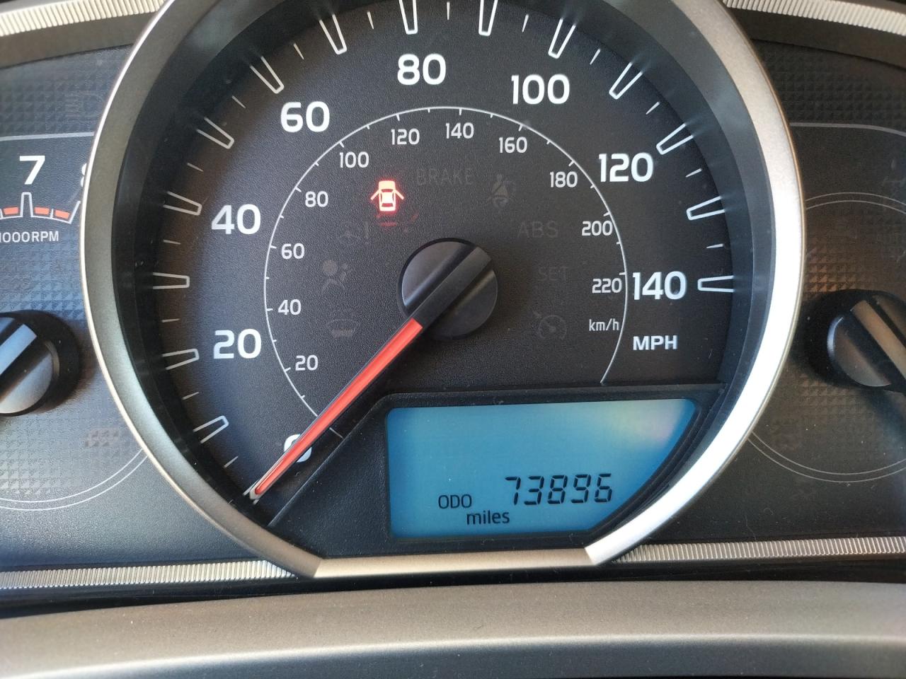 Photo 8 from auction – 2015 TOYOTA RAV4 LE with VIN JTMZFREV0FD056374